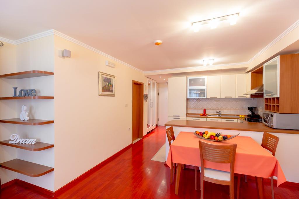 Leona & Borna'S Central Lapad Suites ดูบรอฟนิก ภายนอก รูปภาพ