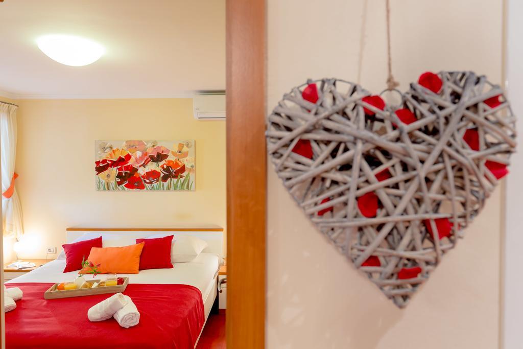 Leona & Borna'S Central Lapad Suites ดูบรอฟนิก ภายนอก รูปภาพ