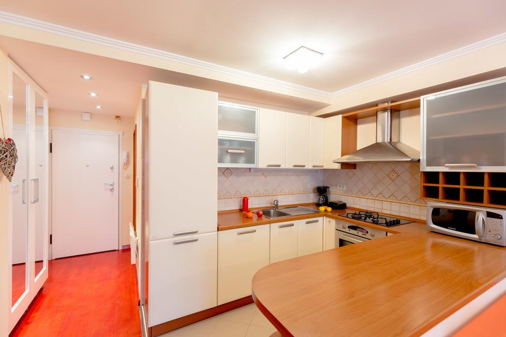 Leona & Borna'S Central Lapad Suites ดูบรอฟนิก ภายนอก รูปภาพ