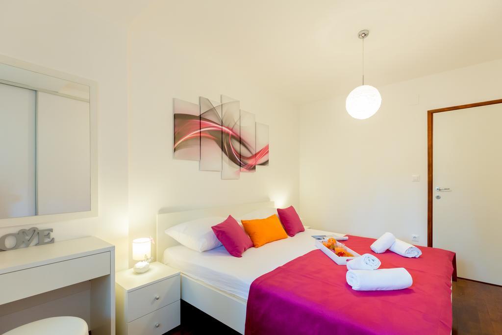 Leona & Borna'S Central Lapad Suites ดูบรอฟนิก ภายนอก รูปภาพ