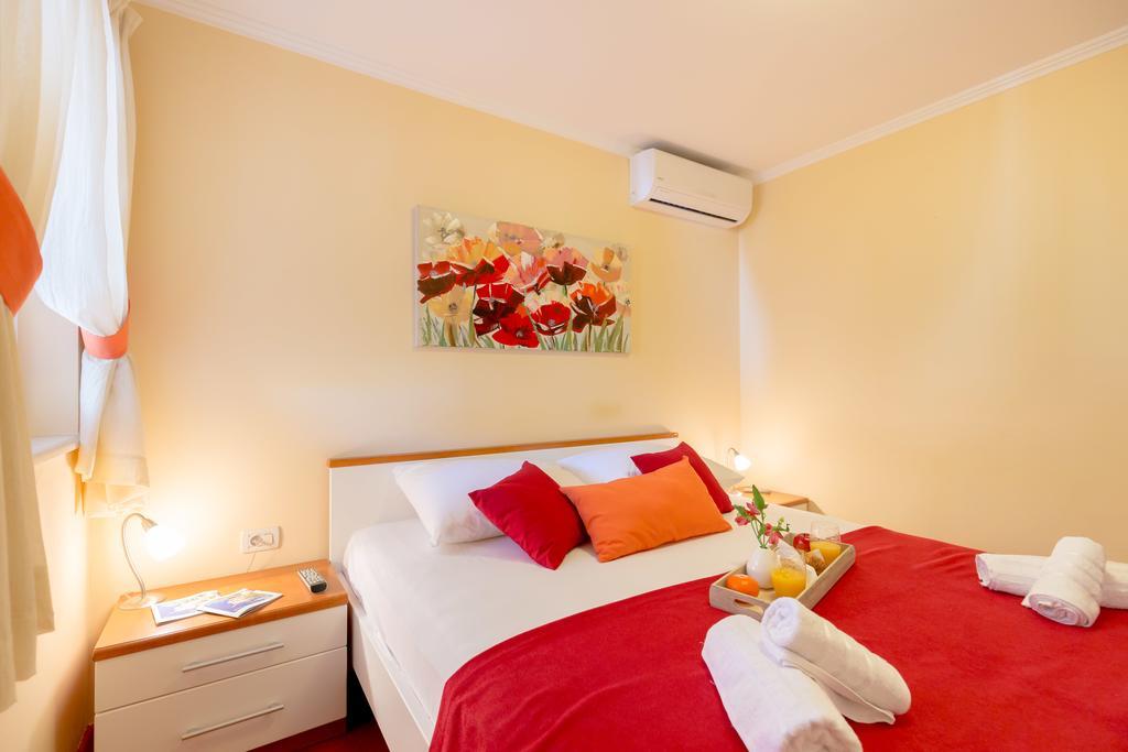 Leona & Borna'S Central Lapad Suites ดูบรอฟนิก ภายนอก รูปภาพ
