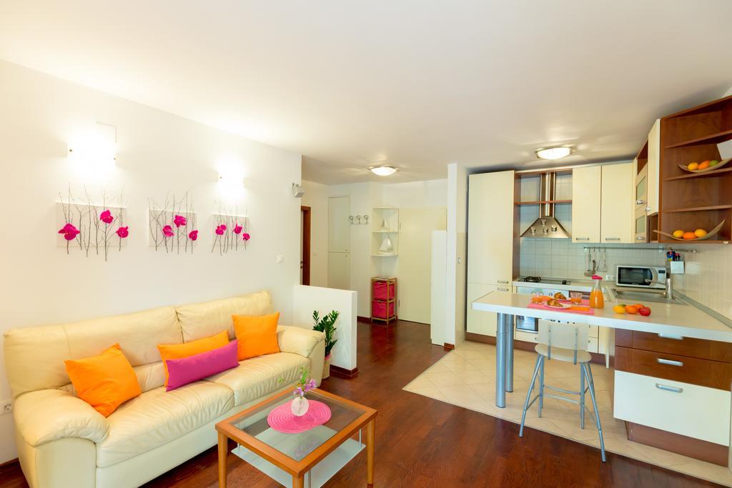 Leona & Borna'S Central Lapad Suites ดูบรอฟนิก ภายนอก รูปภาพ