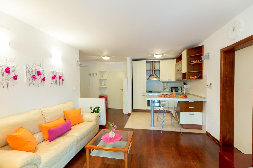 Leona & Borna'S Central Lapad Suites ดูบรอฟนิก ภายนอก รูปภาพ
