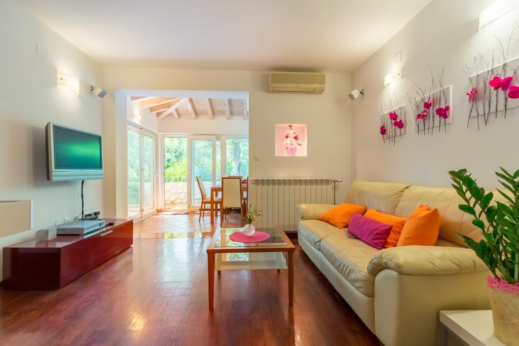 Leona & Borna'S Central Lapad Suites ดูบรอฟนิก ภายนอก รูปภาพ