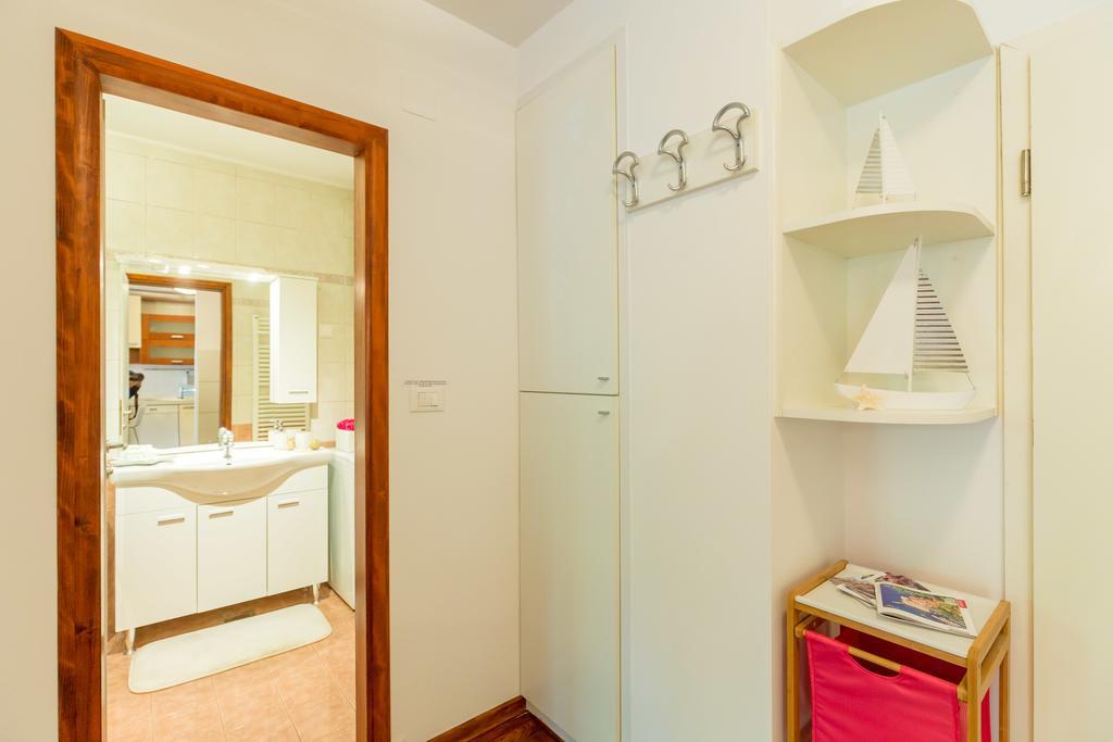 Leona & Borna'S Central Lapad Suites ดูบรอฟนิก ภายนอก รูปภาพ