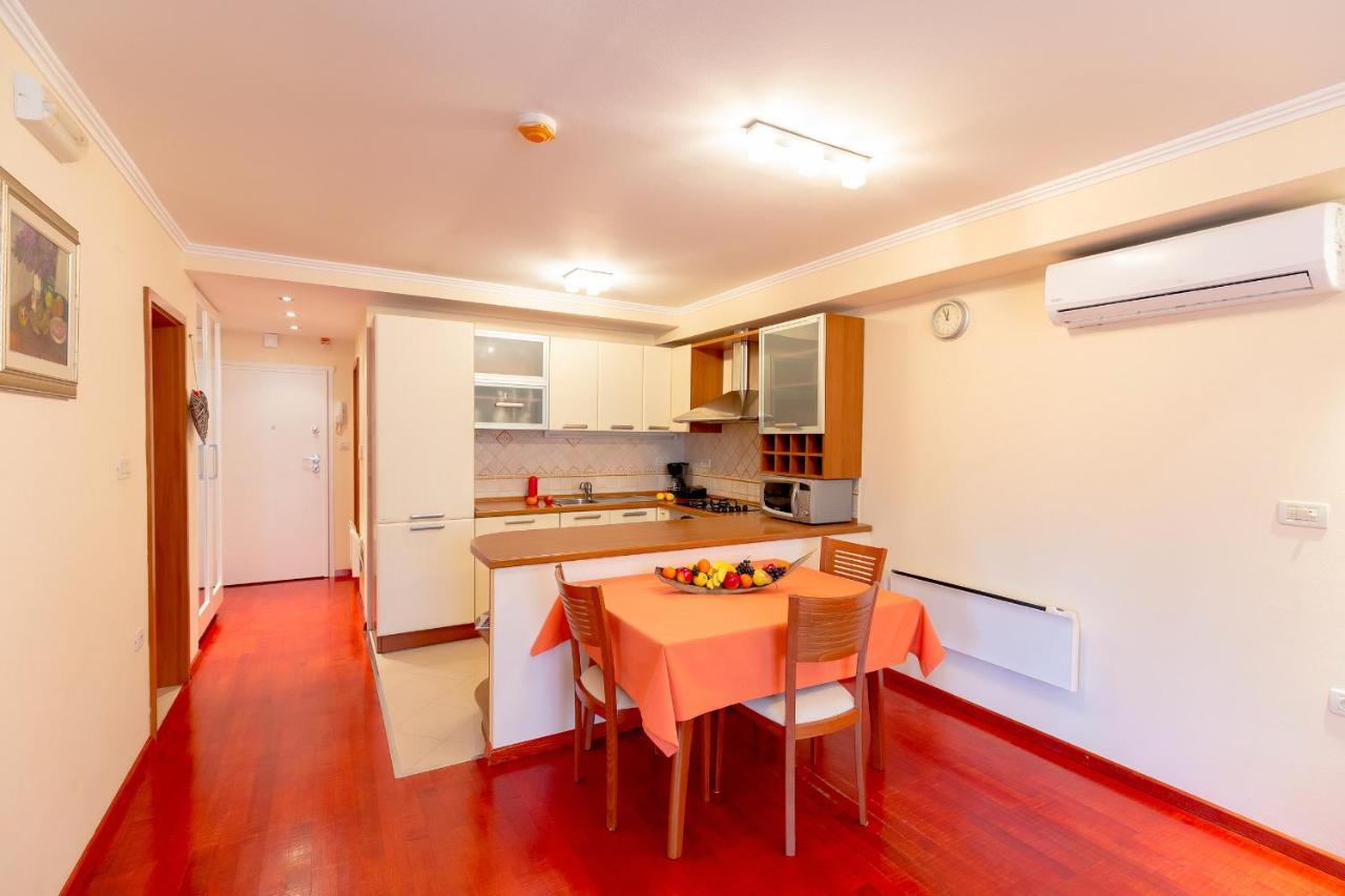 Leona & Borna'S Central Lapad Suites ดูบรอฟนิก ภายนอก รูปภาพ