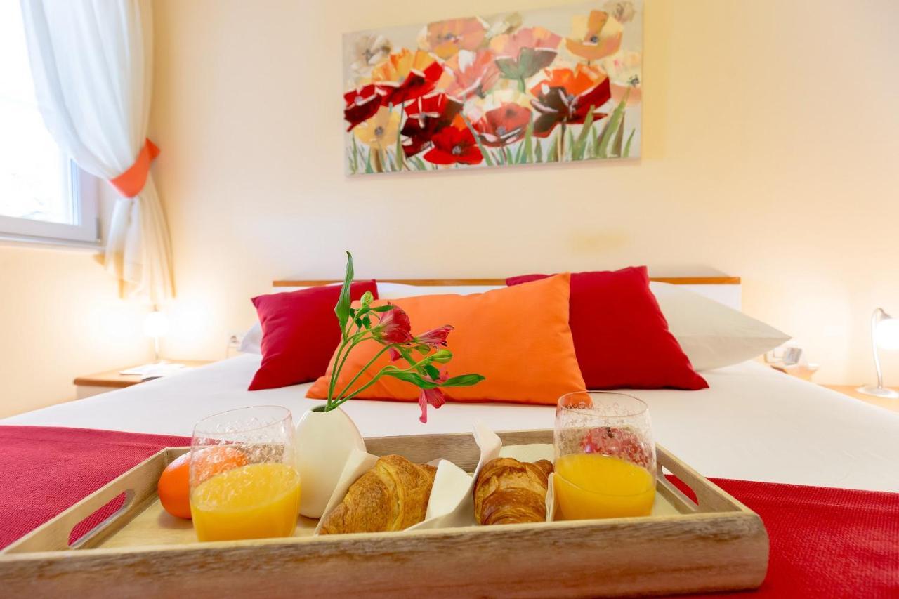 Leona & Borna'S Central Lapad Suites ดูบรอฟนิก ภายนอก รูปภาพ
