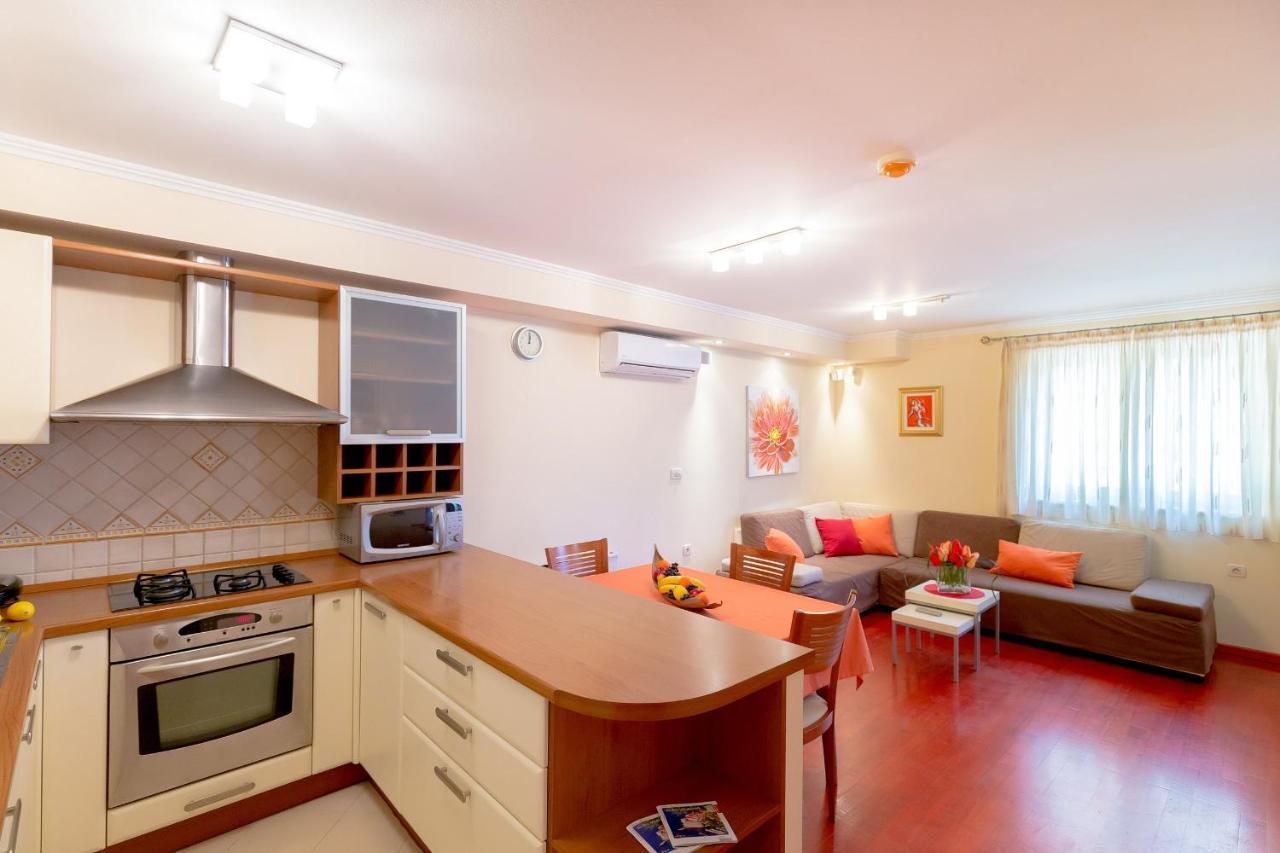Leona & Borna'S Central Lapad Suites ดูบรอฟนิก ภายนอก รูปภาพ