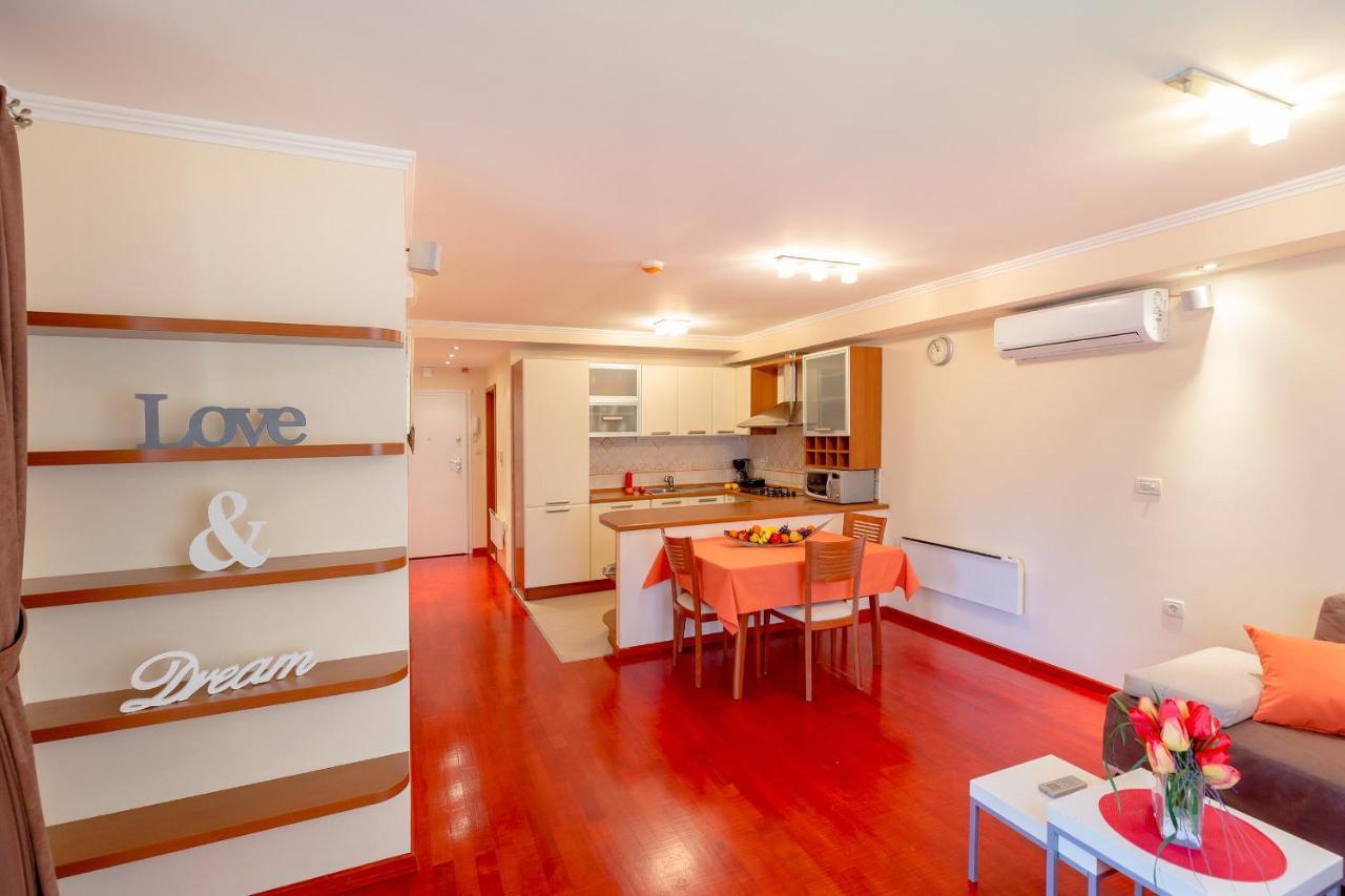 Leona & Borna'S Central Lapad Suites ดูบรอฟนิก ภายนอก รูปภาพ