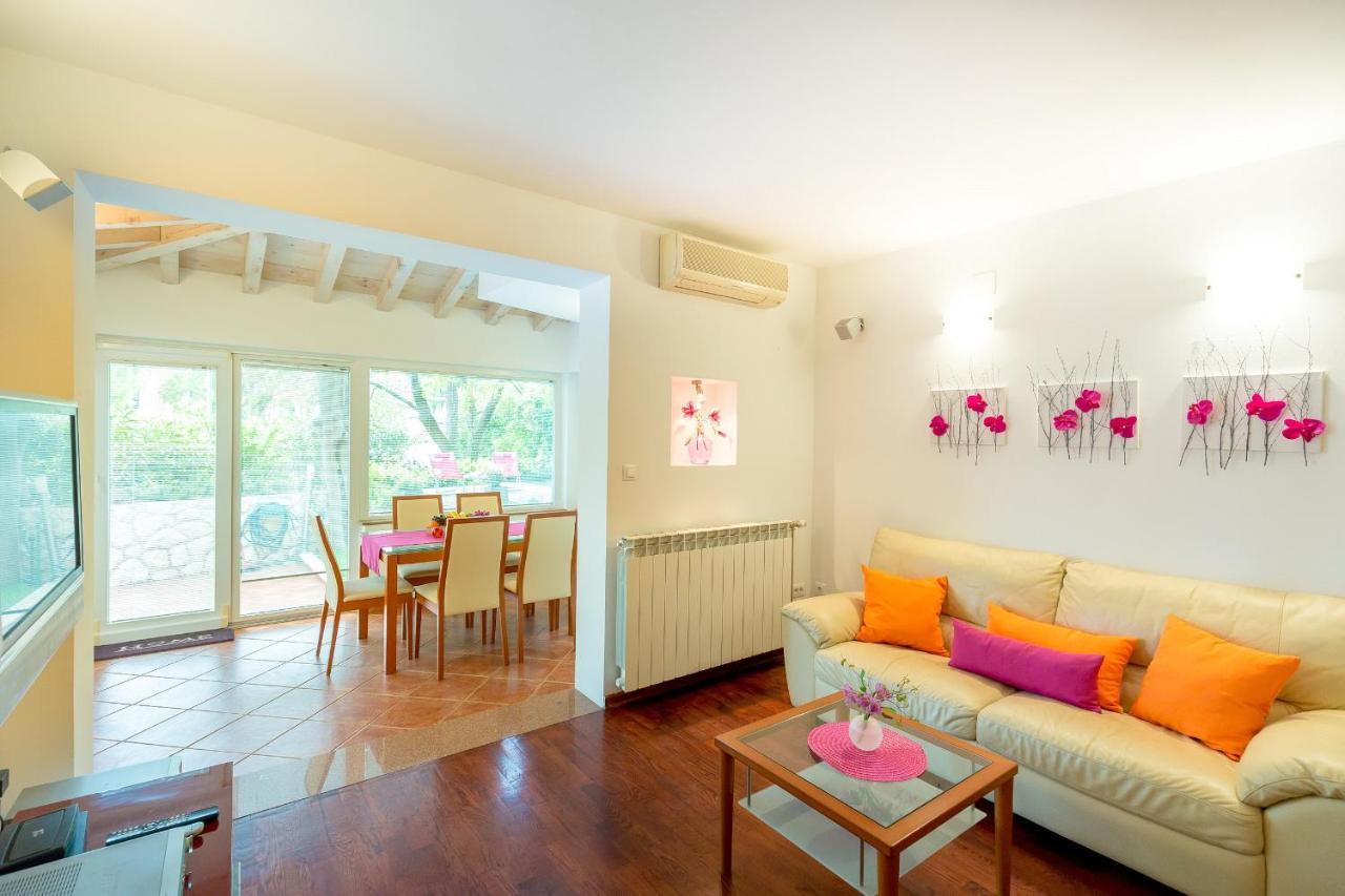 Leona & Borna'S Central Lapad Suites ดูบรอฟนิก ภายนอก รูปภาพ