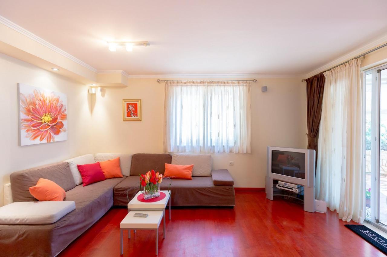 Leona & Borna'S Central Lapad Suites ดูบรอฟนิก ภายนอก รูปภาพ