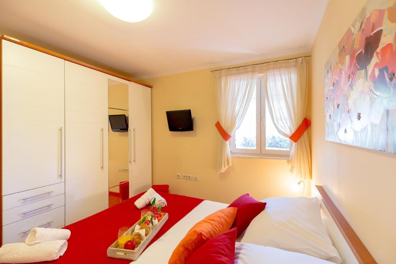 Leona & Borna'S Central Lapad Suites ดูบรอฟนิก ภายนอก รูปภาพ