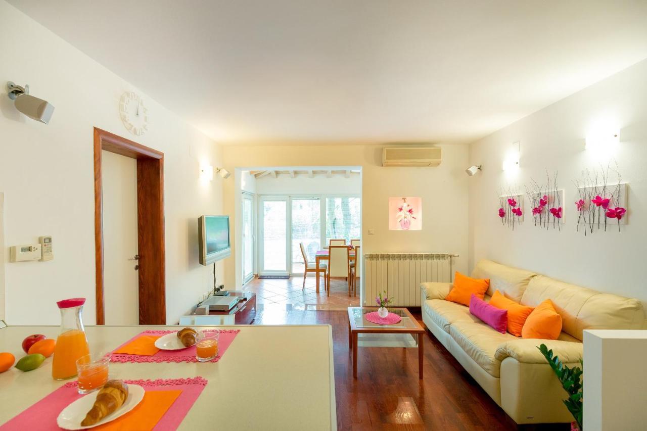 Leona & Borna'S Central Lapad Suites ดูบรอฟนิก ภายนอก รูปภาพ