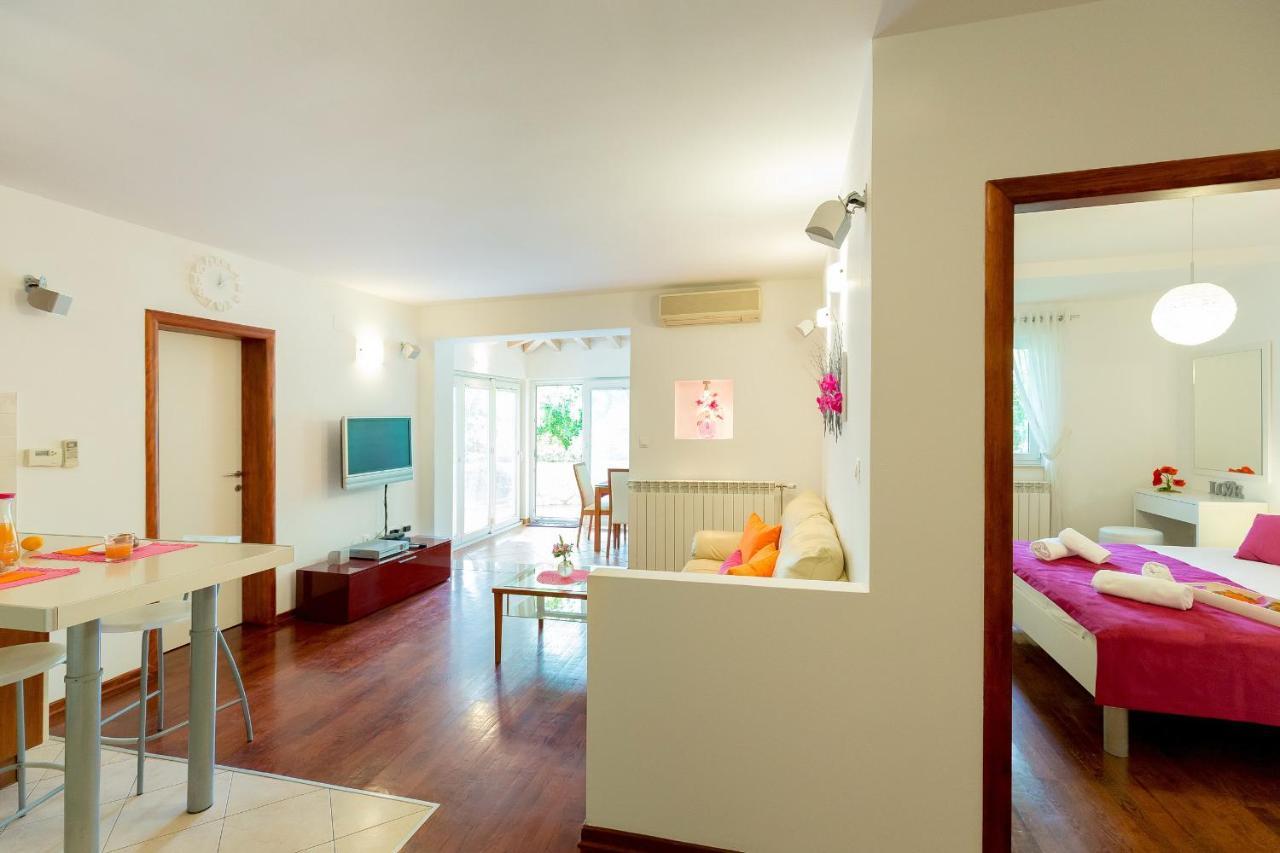 Leona & Borna'S Central Lapad Suites ดูบรอฟนิก ภายนอก รูปภาพ