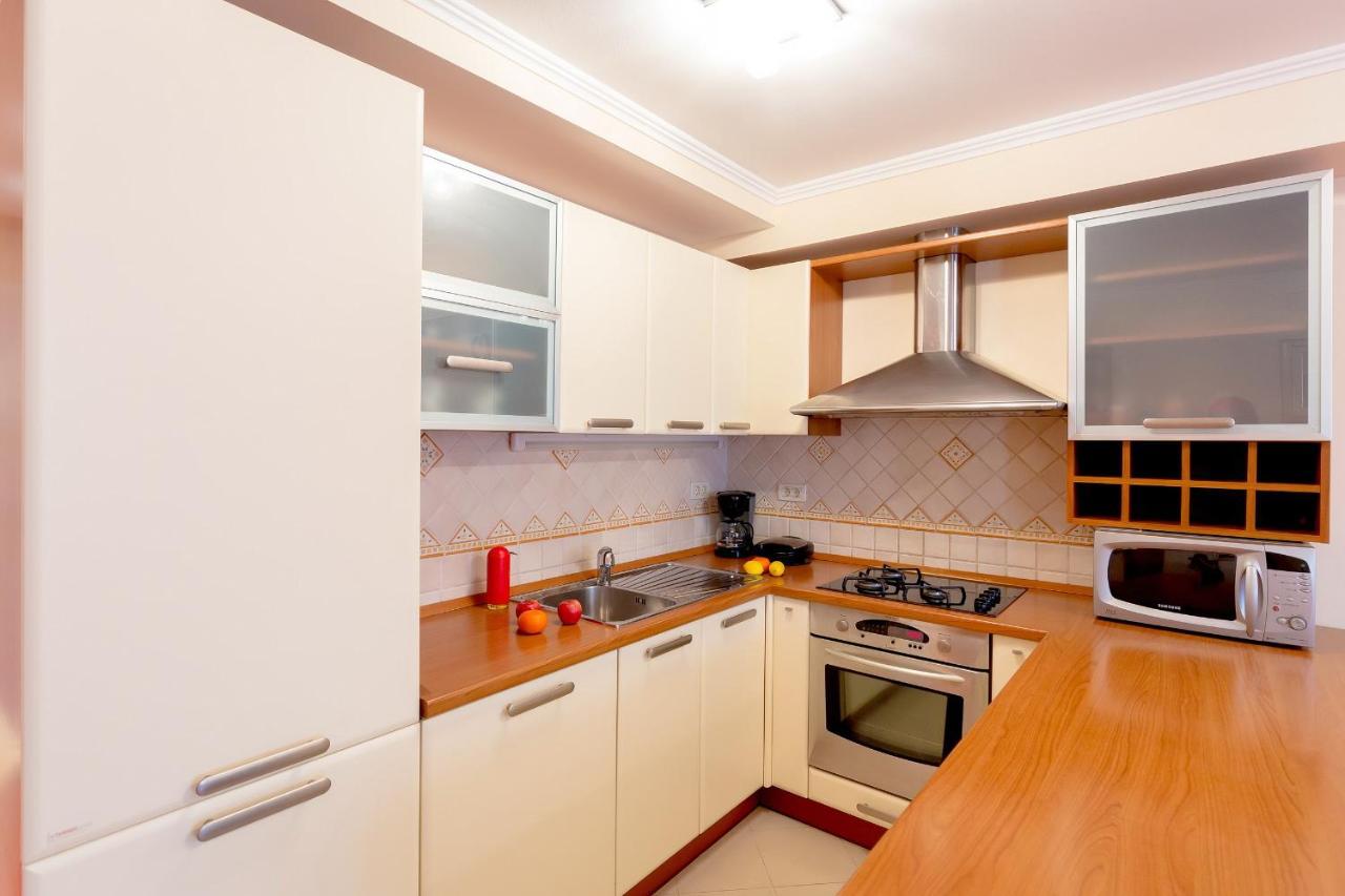 Leona & Borna'S Central Lapad Suites ดูบรอฟนิก ภายนอก รูปภาพ
