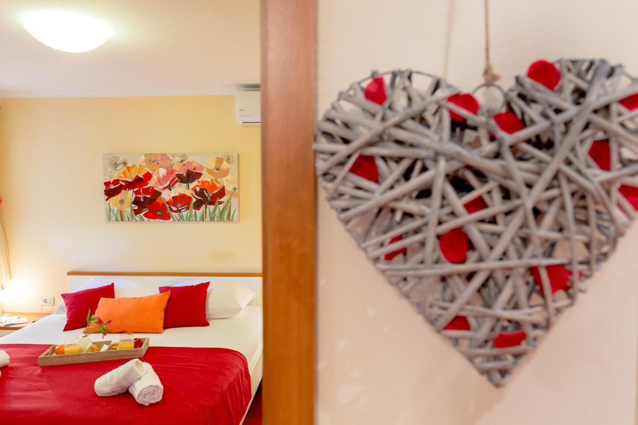 Leona & Borna'S Central Lapad Suites ดูบรอฟนิก ภายนอก รูปภาพ