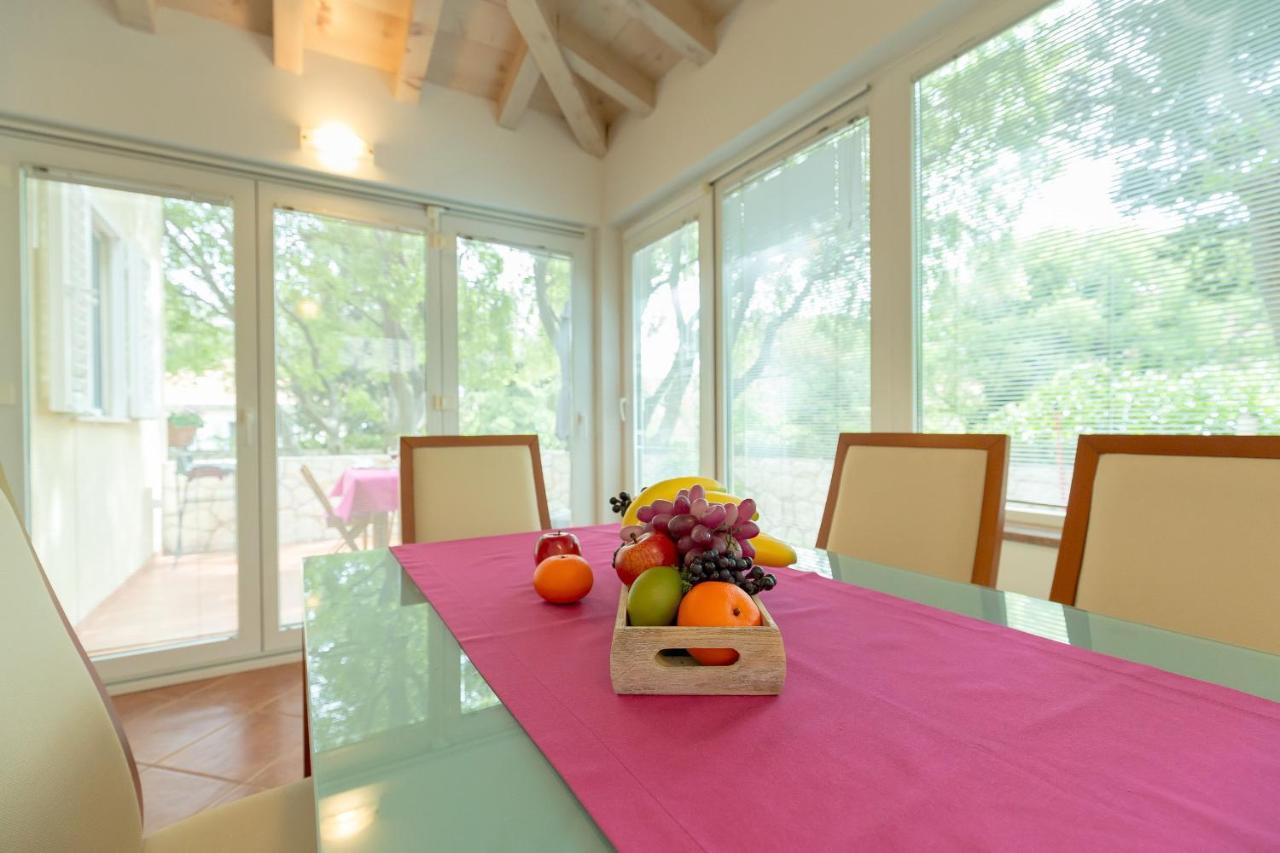 Leona & Borna'S Central Lapad Suites ดูบรอฟนิก ภายนอก รูปภาพ