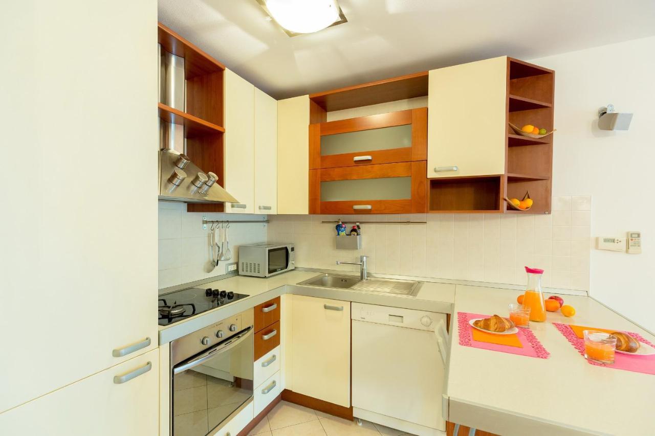 Leona & Borna'S Central Lapad Suites ดูบรอฟนิก ภายนอก รูปภาพ